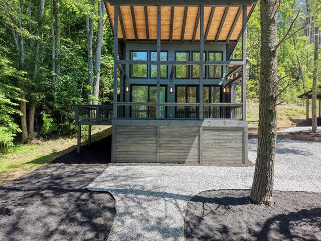 500 Williamstown Road S, Mineral Bluff, GA 30559