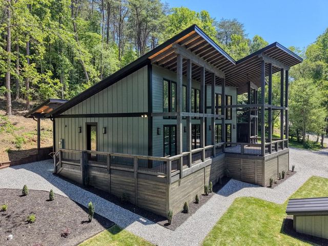 500 Williamstown Road S, Mineral Bluff, GA 30559
