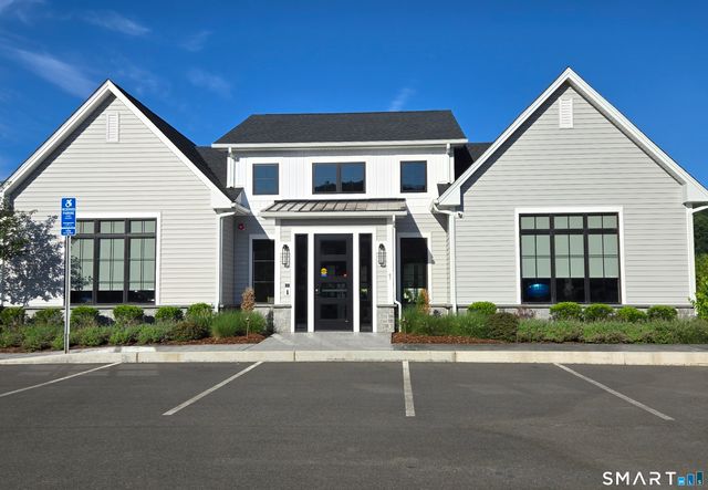 27 Heritage Lane, Woodbridge, CT 06525
