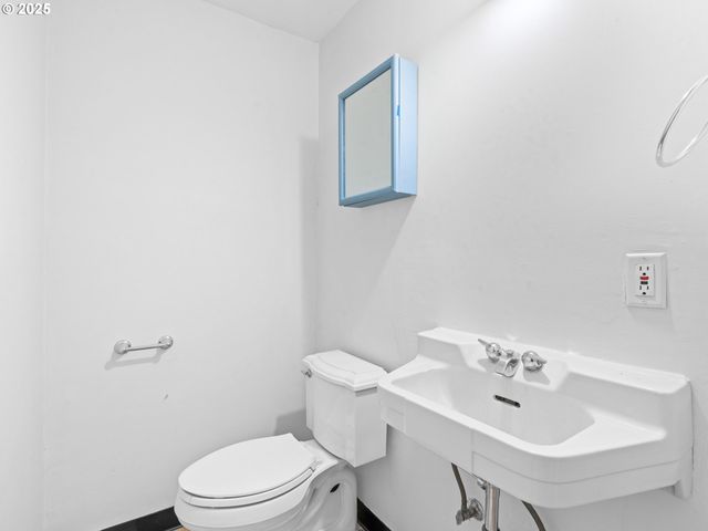 6525 N MONTANA Ave, Portland, OR 97217