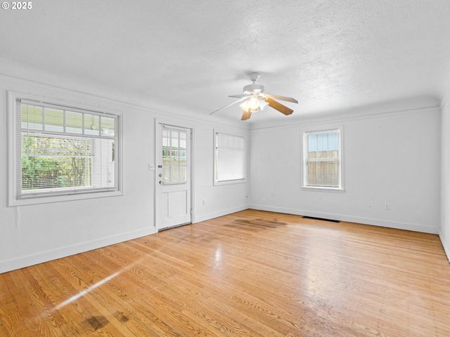 6525 N MONTANA Ave, Portland, OR 97217