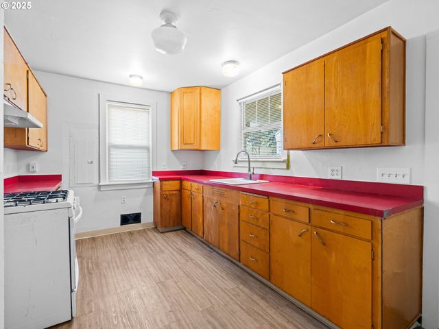 6525 N MONTANA Ave, Portland, OR 97217