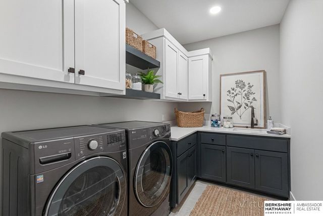 20617 Kansas Avenue, Elkhorn, NE 68022