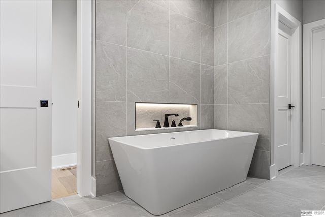 20617 Kansas Avenue, Elkhorn, NE 68022