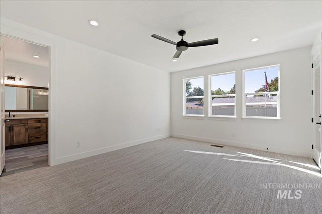 10511 W Mizzle Drive, Star, ID 83669