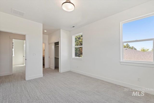 10511 W Mizzle Drive, Star, ID 83669