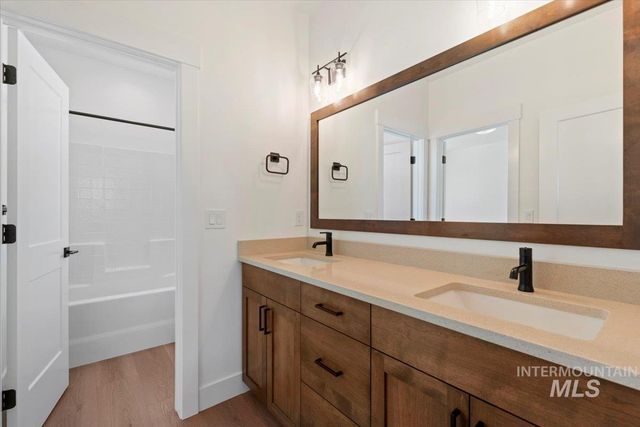 10511 W Mizzle Drive, Star, ID 83669