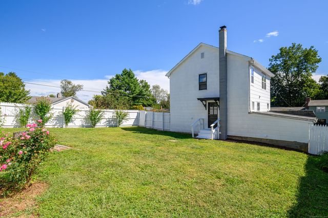 1 Hampton Road, New Fairfield, CT 06812