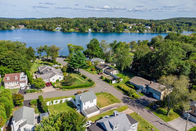 1 Hampton Road, New Fairfield, CT 06812