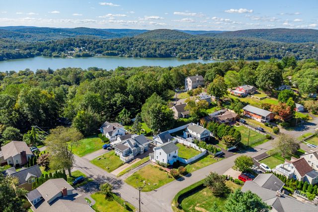 1 Hampton Road, New Fairfield, CT 06812