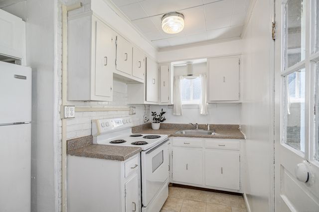 1 Hampton Road, New Fairfield, CT 06812