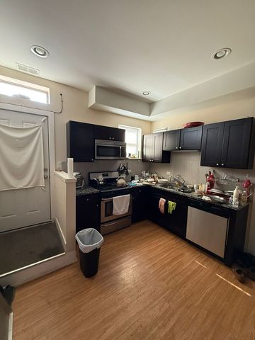 4461 W LAWRENCE Avenue 2S, Chicago, IL 60630