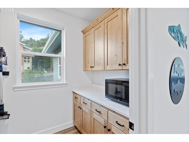 209 SEA CREST Way, Otter Rock, OR 97369