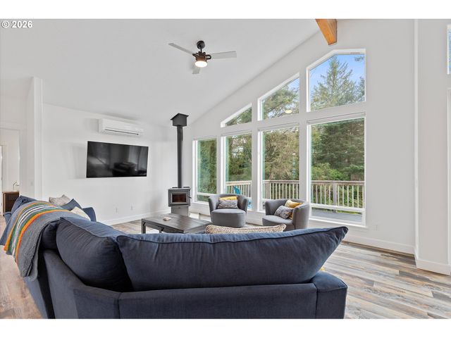 209 SEA CREST Way, Otter Rock, OR 97369