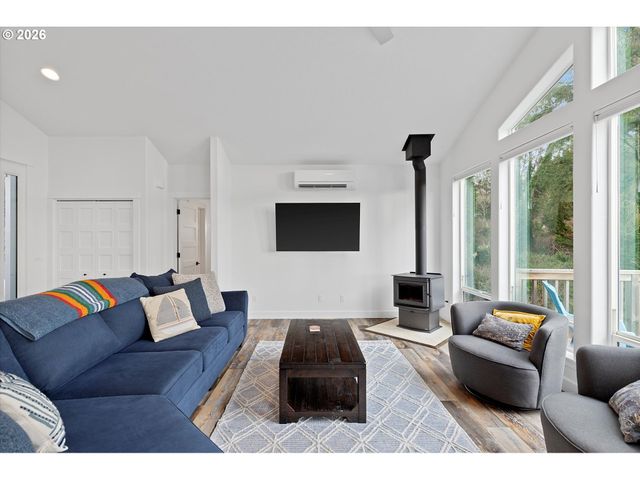 209 SEA CREST Way, Otter Rock, OR 97369