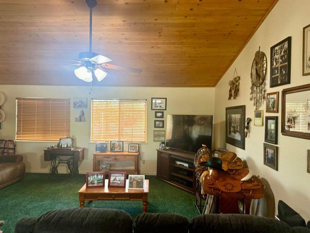 15434 Ave. 330, Ivanhoe, CA 93235