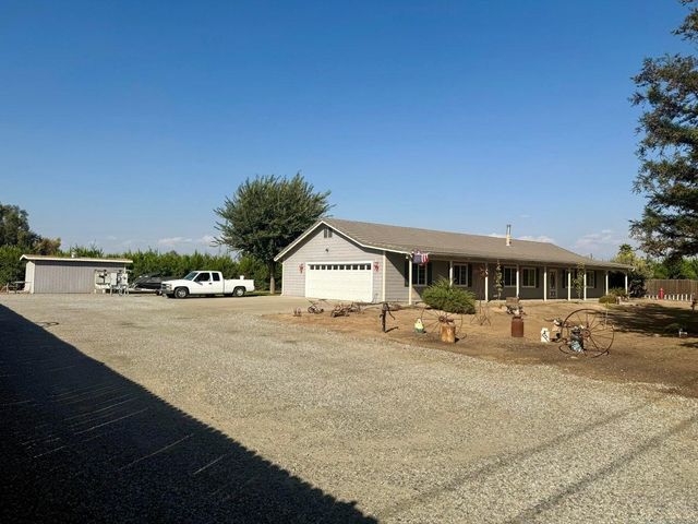 15434 Ave. 330, Ivanhoe, CA 93235