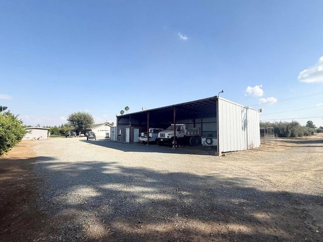 15434 Ave. 330, Ivanhoe, CA 93235