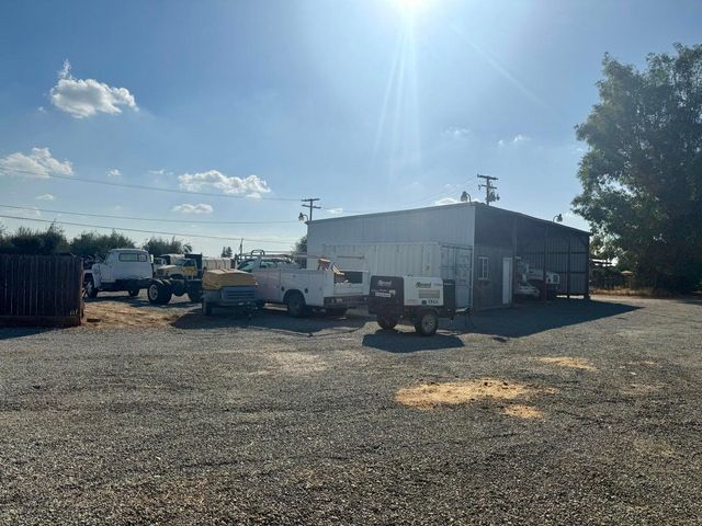 15434 Ave. 330, Ivanhoe, CA 93235