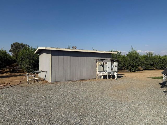 15434 Ave. 330, Ivanhoe, CA 93235