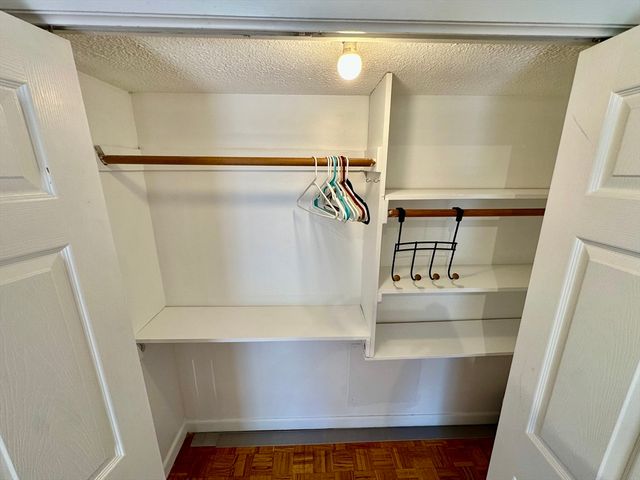 41 Broadlawn Park 22A, Newton, MA 02467