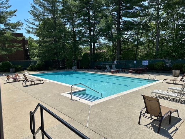 41 Broadlawn Park 22A, Newton, MA 02467