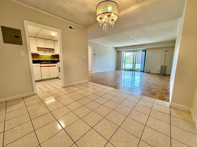 41 Broadlawn Park 22A, Newton, MA 02467