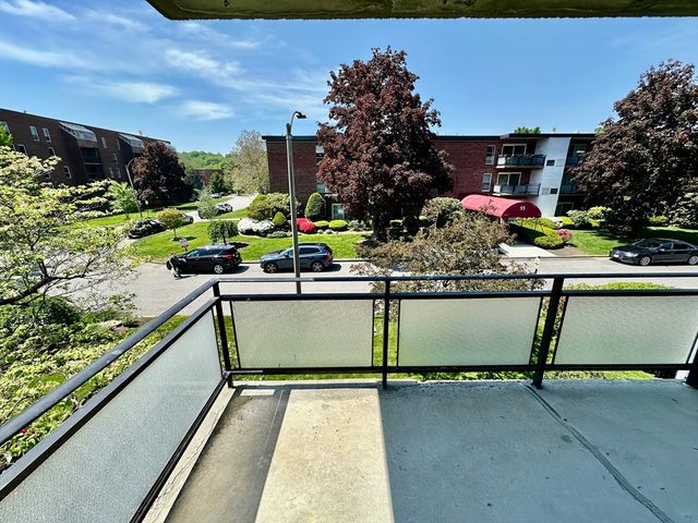 41 Broadlawn Park 22A, Newton, MA 02467