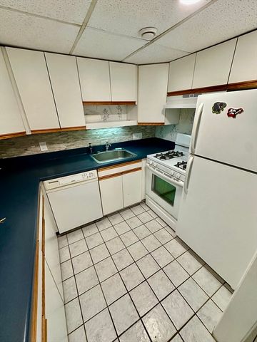41 Broadlawn Park 22A, Newton, MA 02467