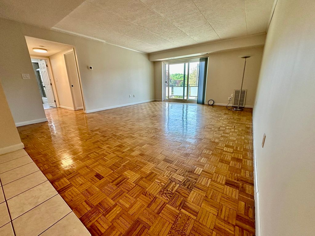 41 Broadlawn Park 22A, Newton, MA 02467