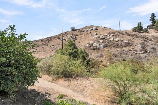 510 Via Zapata, Riverside, CA 92507