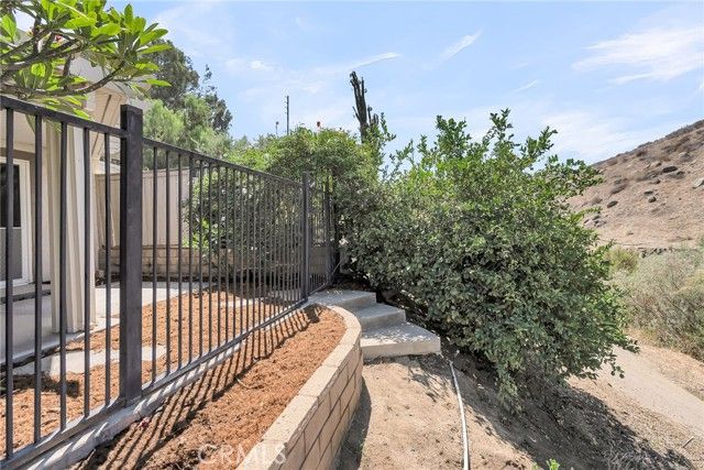 510 Via Zapata, Riverside, CA 92507