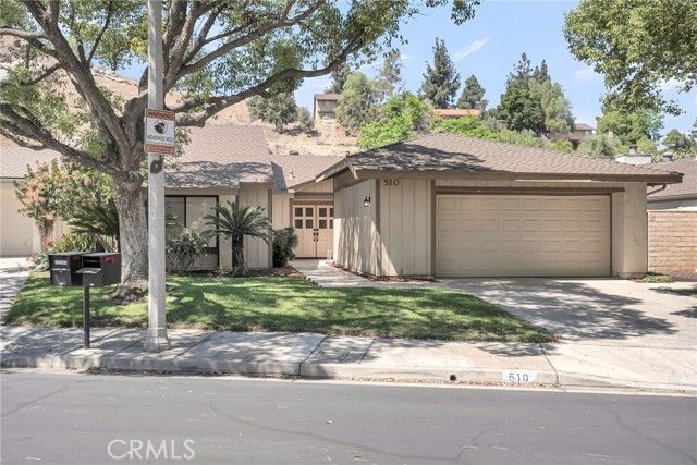 510 Via Zapata, Riverside, CA 92507
