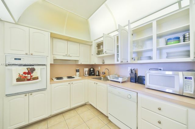 19370 Collins Avenue 622, Sunny Isles Beach, FL 33160