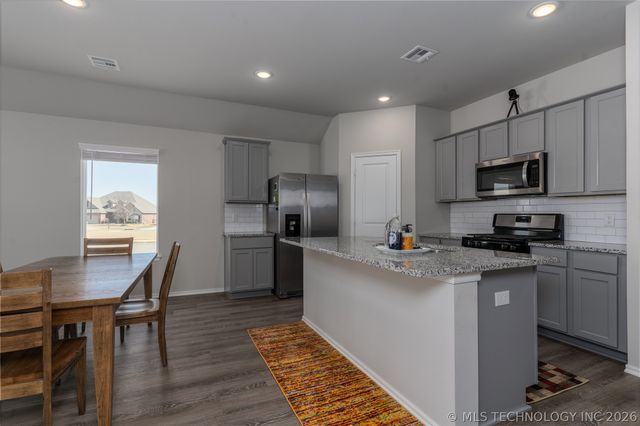 28189 E 112th Place S, Coweta, OK 74429