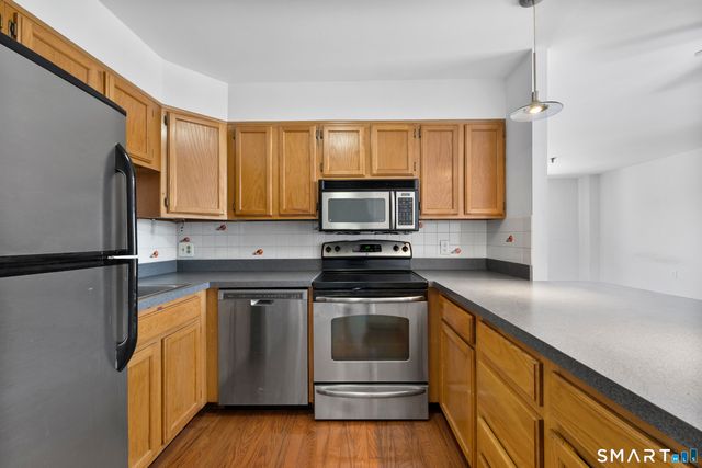 51 Schuyler Avenue 6F, Stamford, CT 06902