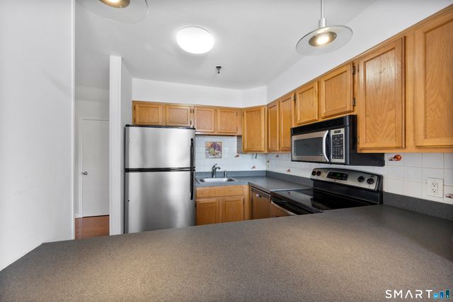 51 Schuyler Avenue 6F, Stamford, CT 06902
