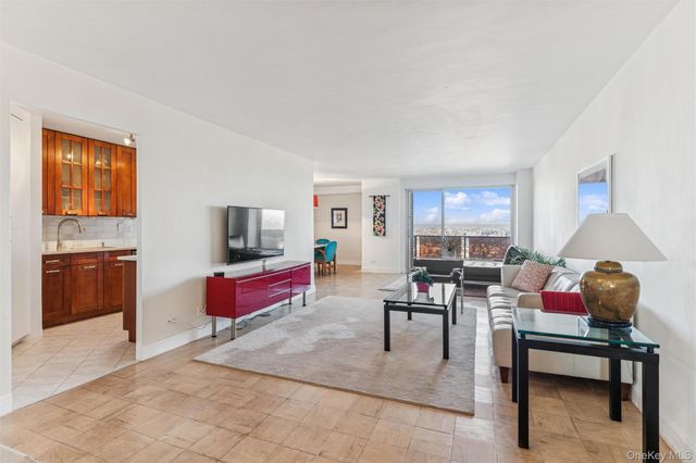 110-11 Queens Boulevard 23E, Forest Hills, NY 11375