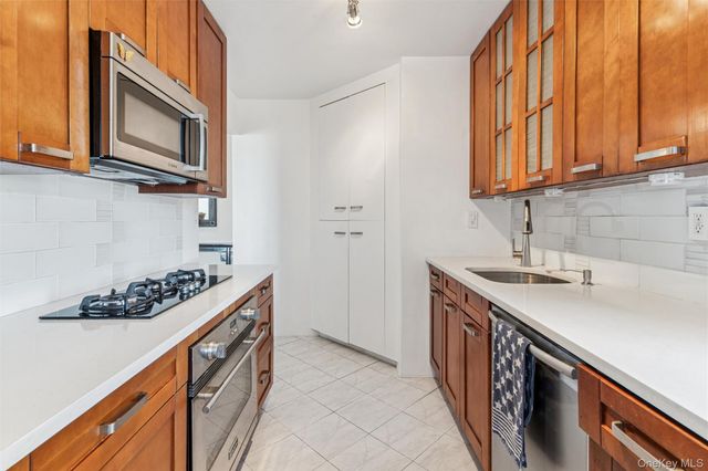 110-11 Queens Boulevard 23E, Forest Hills, NY 11375