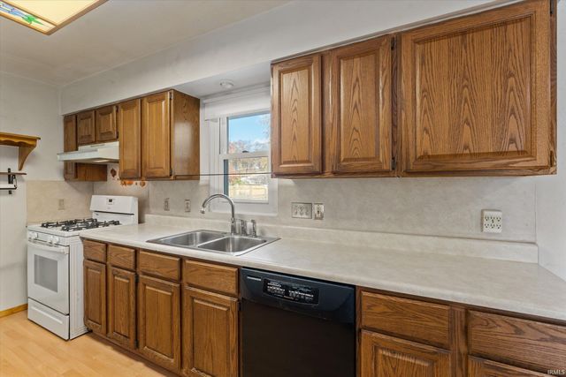 19151 Dresden Drive, South Bend, IN 46637