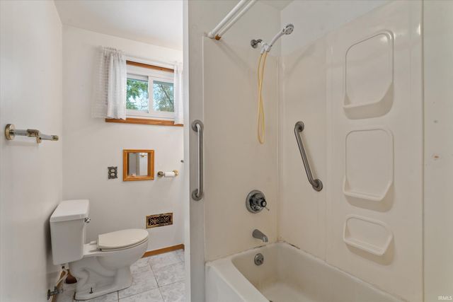 19151 Dresden Drive, South Bend, IN 46637