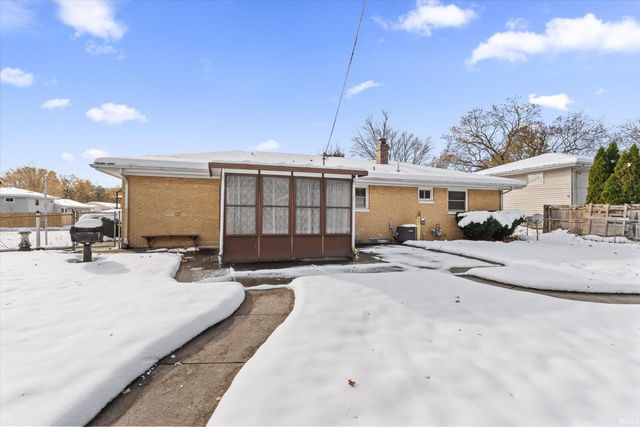 19151 Dresden Drive, South Bend, IN 46637