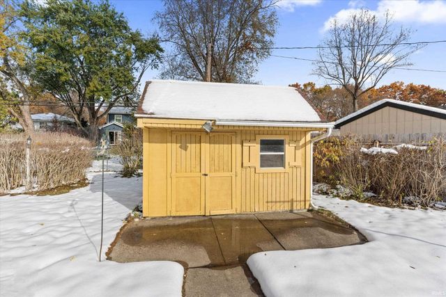 19151 Dresden Drive, South Bend, IN 46637