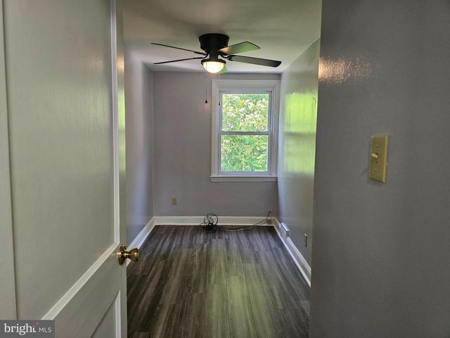 1521 W END DR, Philadelphia, PA 19151