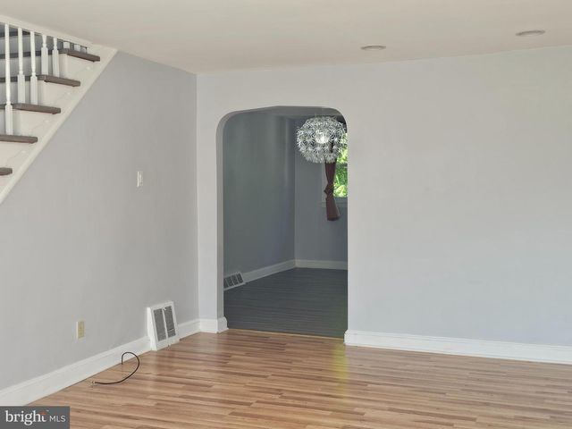 1521 W END DR, Philadelphia, PA 19151