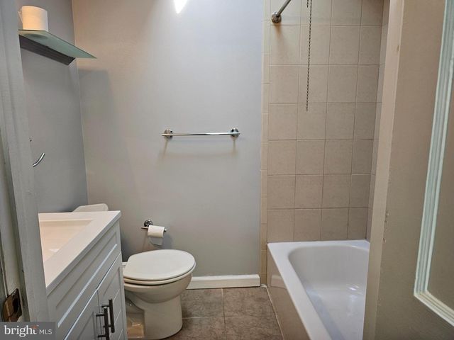 1521 W END DR, Philadelphia, PA 19151