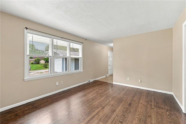 313 SW 18th St Terrace, Blue Springs, MO 64015