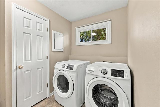 313 SW 18th St Terrace, Blue Springs, MO 64015