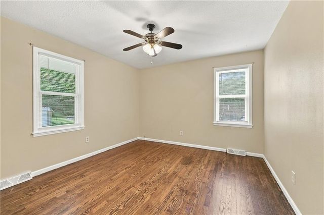 313 SW 18th St Terrace, Blue Springs, MO 64015