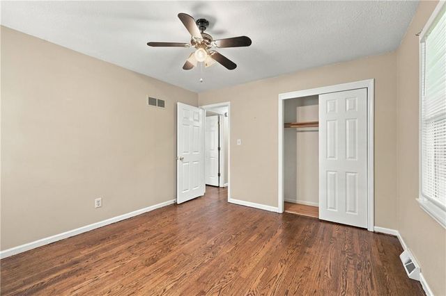 313 SW 18th St Terrace, Blue Springs, MO 64015